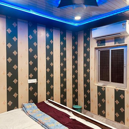 Hotel Raju Homestay Ayodhya 150 Meters From Shree Ram Janmbhoomi Temple 200 Meters From Ayodhya Dham Railway Station 외부 사진