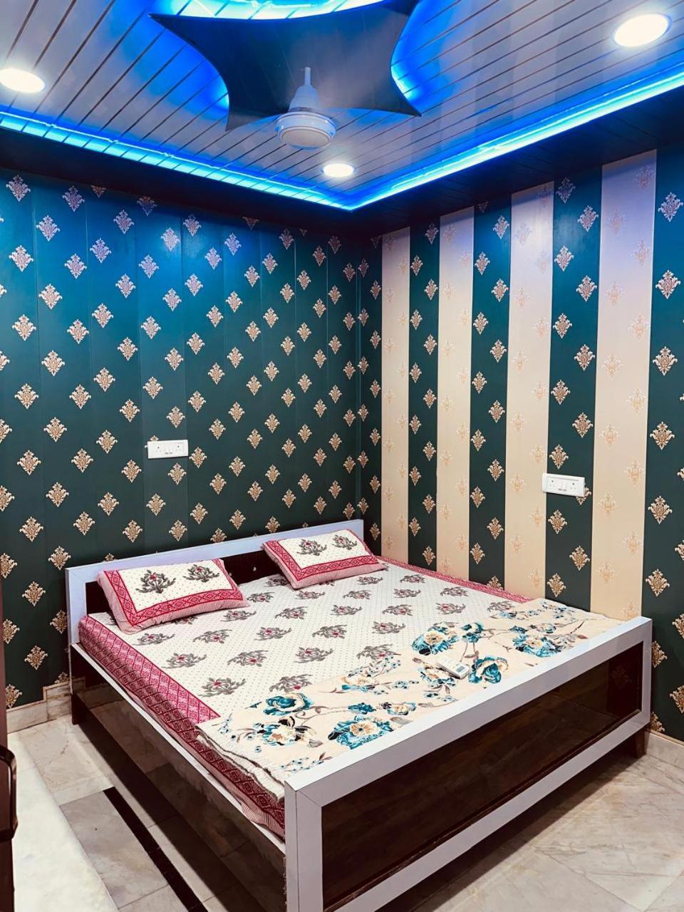 Hotel Raju Homestay Ayodhya 150 Meters From Shree Ram Janmbhoomi Temple 200 Meters From Ayodhya Dham Railway Station 외부 사진