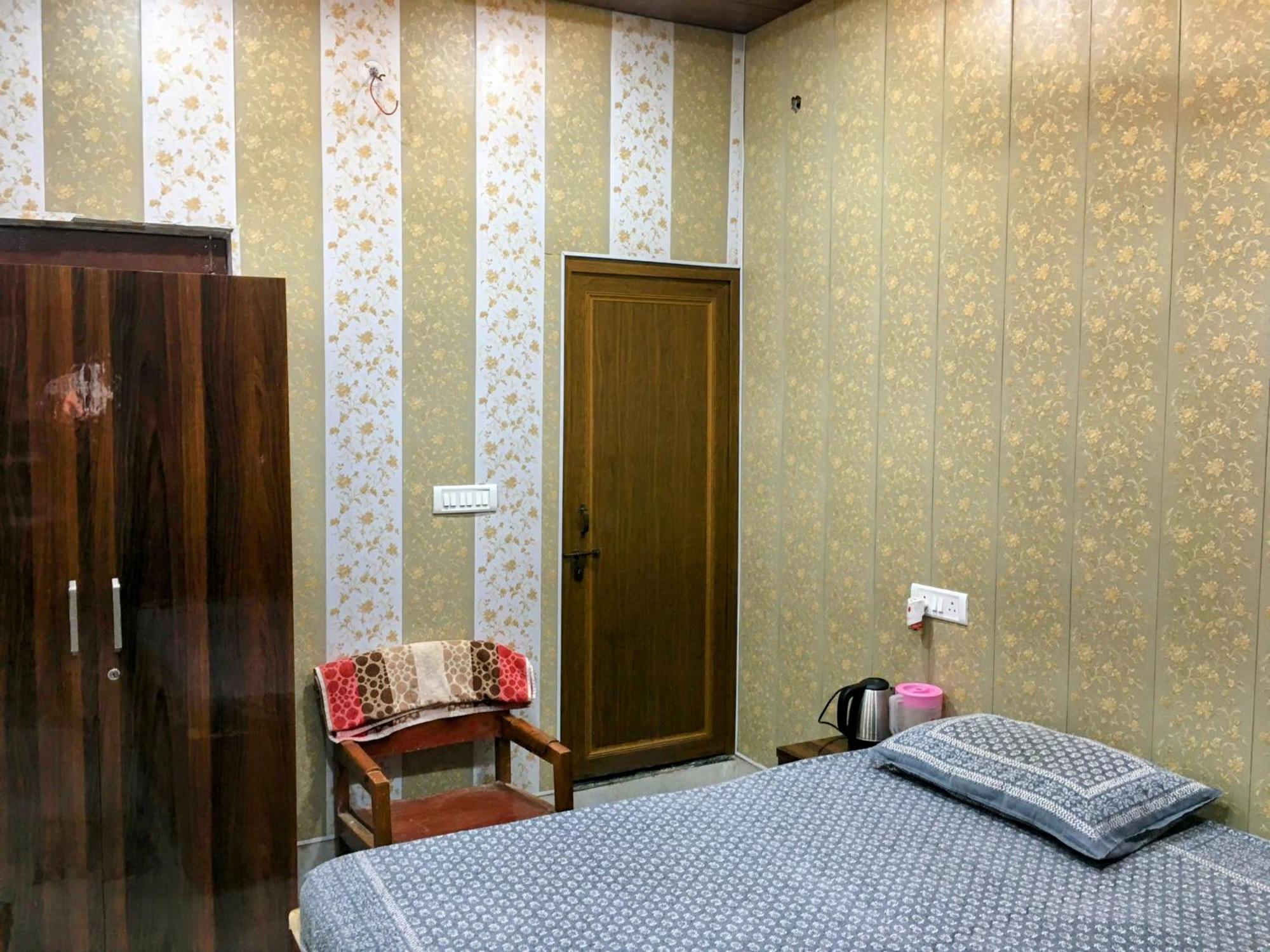 Hotel Raju Homestay Ayodhya 150 Meters From Shree Ram Janmbhoomi Temple 200 Meters From Ayodhya Dham Railway Station 외부 사진