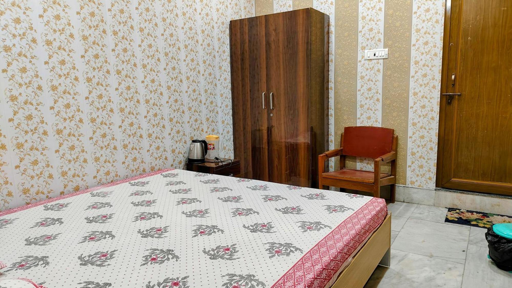 Hotel Raju Homestay Ayodhya 150 Meters From Shree Ram Janmbhoomi Temple 200 Meters From Ayodhya Dham Railway Station 외부 사진