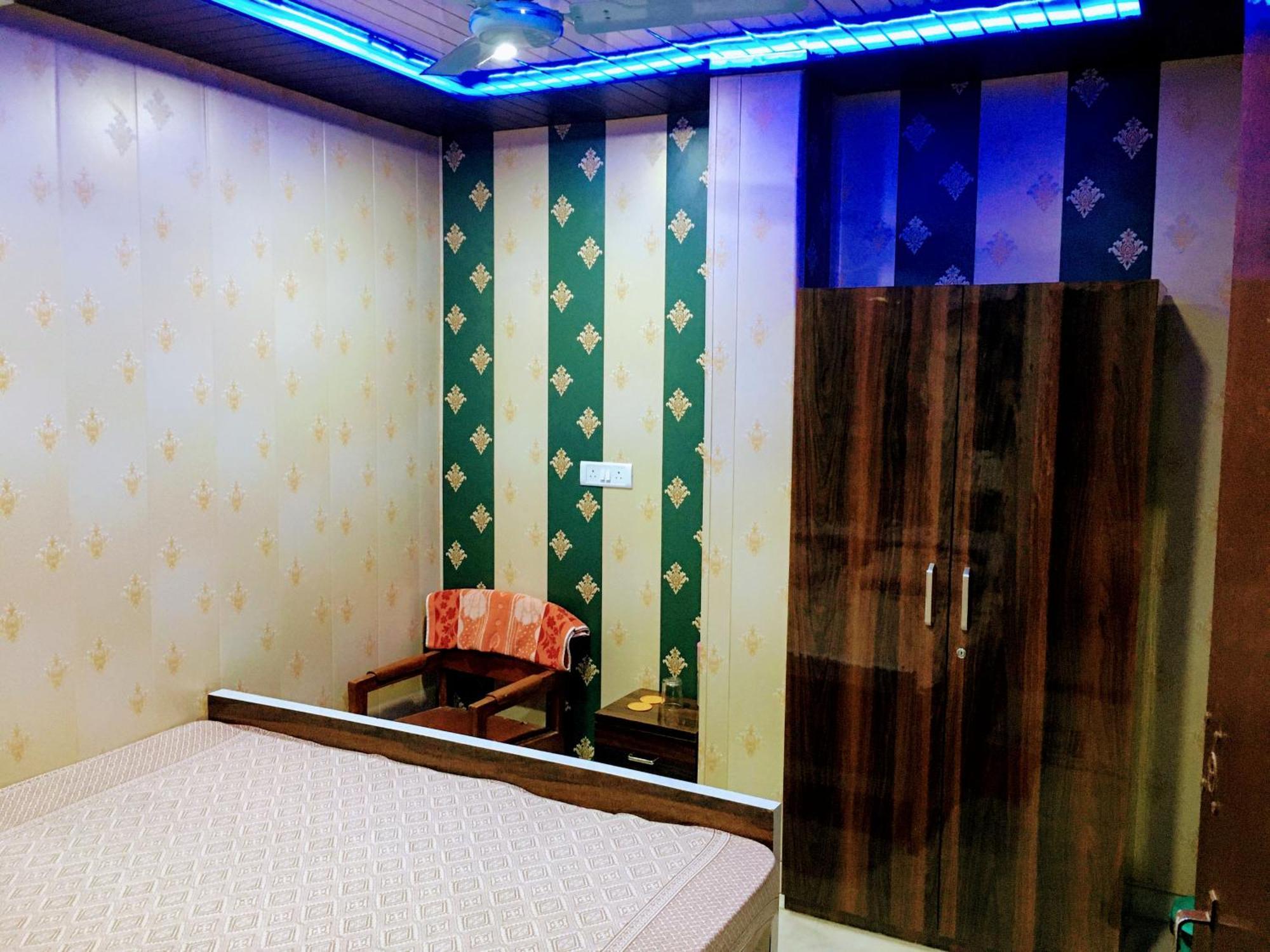 Hotel Raju Homestay Ayodhya 150 Meters From Shree Ram Janmbhoomi Temple 200 Meters From Ayodhya Dham Railway Station 외부 사진