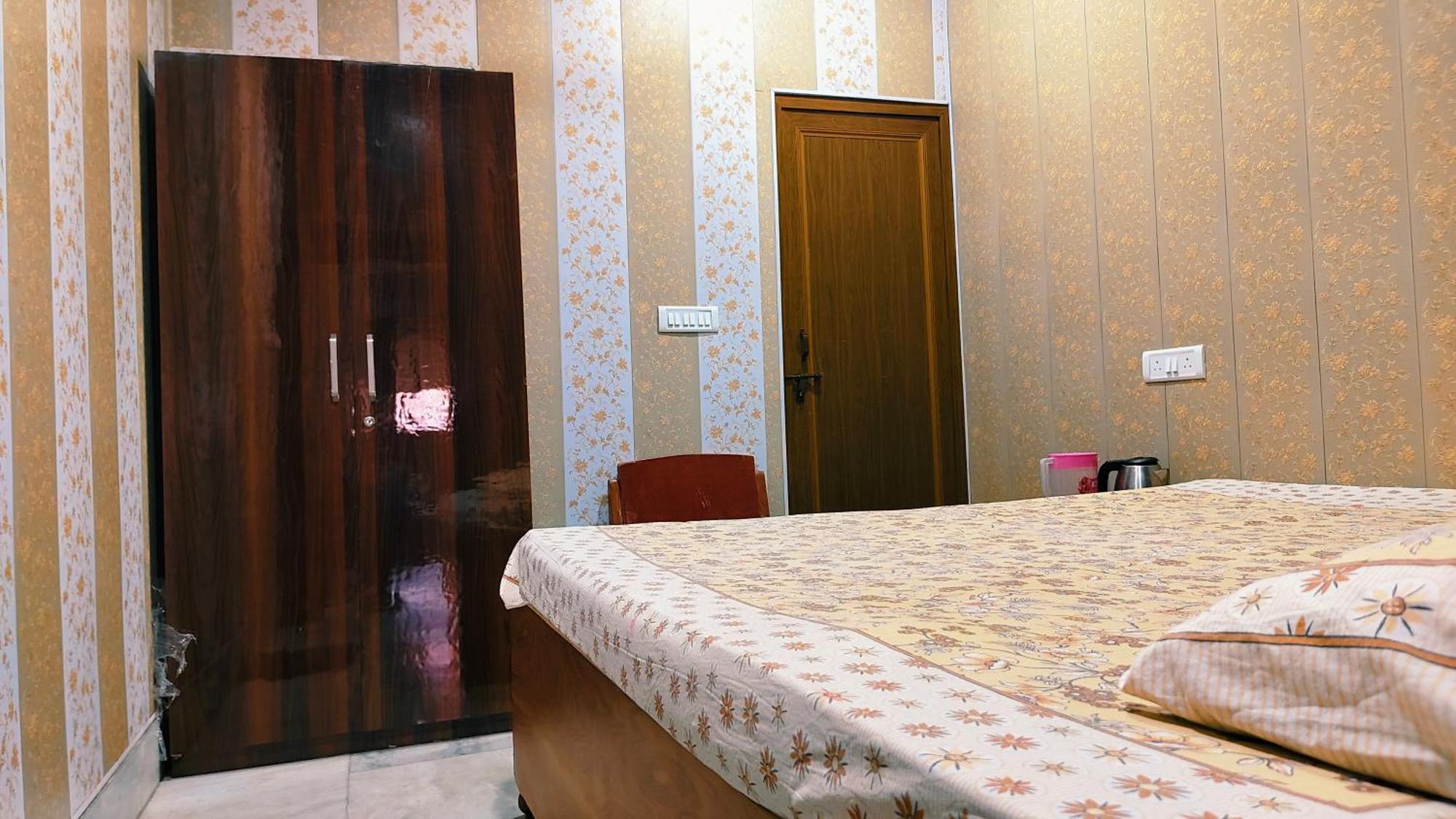 Hotel Raju Homestay Ayodhya 150 Meters From Shree Ram Janmbhoomi Temple 200 Meters From Ayodhya Dham Railway Station 외부 사진