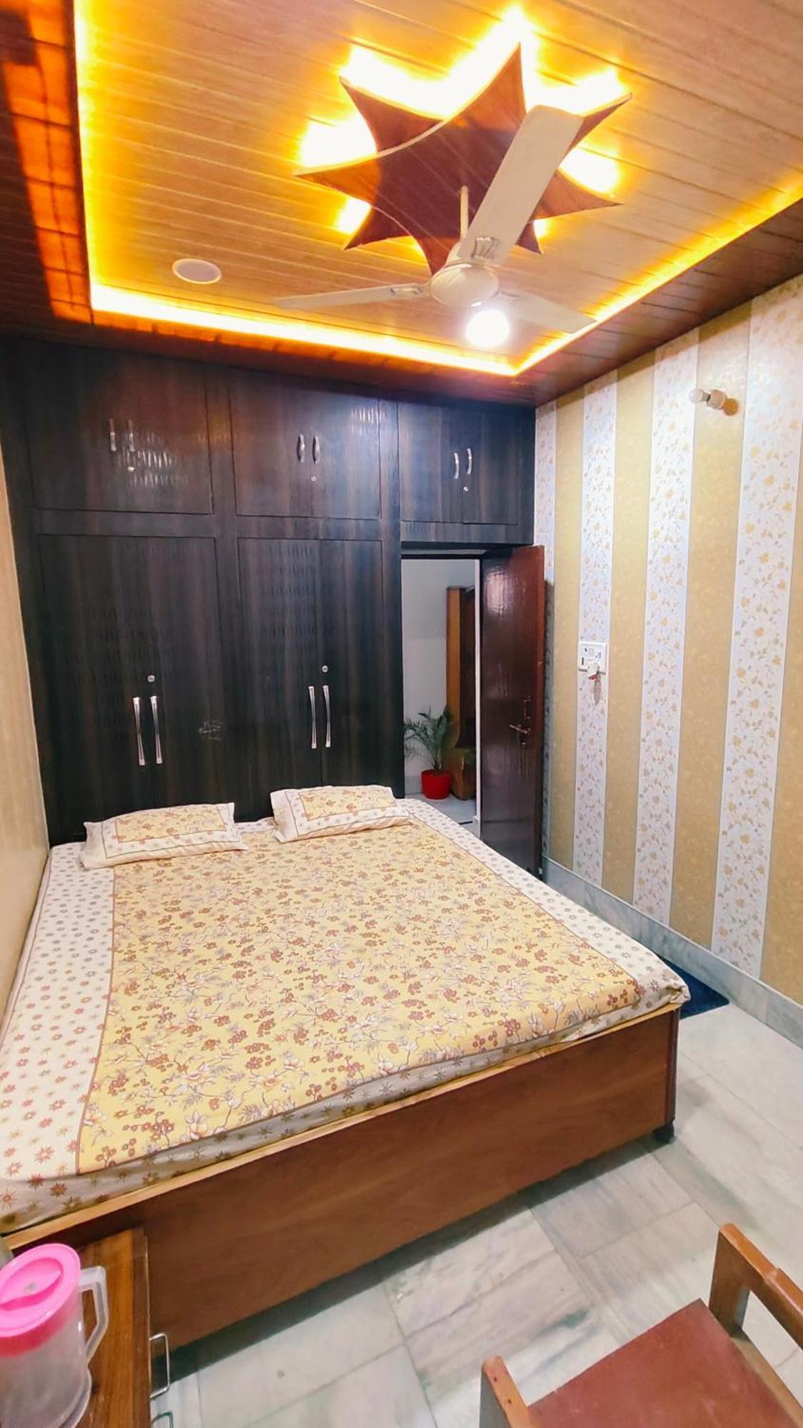 Hotel Raju Homestay Ayodhya 150 Meters From Shree Ram Janmbhoomi Temple 200 Meters From Ayodhya Dham Railway Station 외부 사진