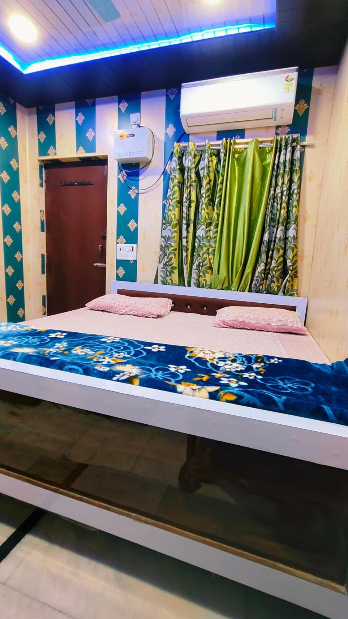 Hotel Raju Homestay Ayodhya 150 Meters From Shree Ram Janmbhoomi Temple 200 Meters From Ayodhya Dham Railway Station 외부 사진