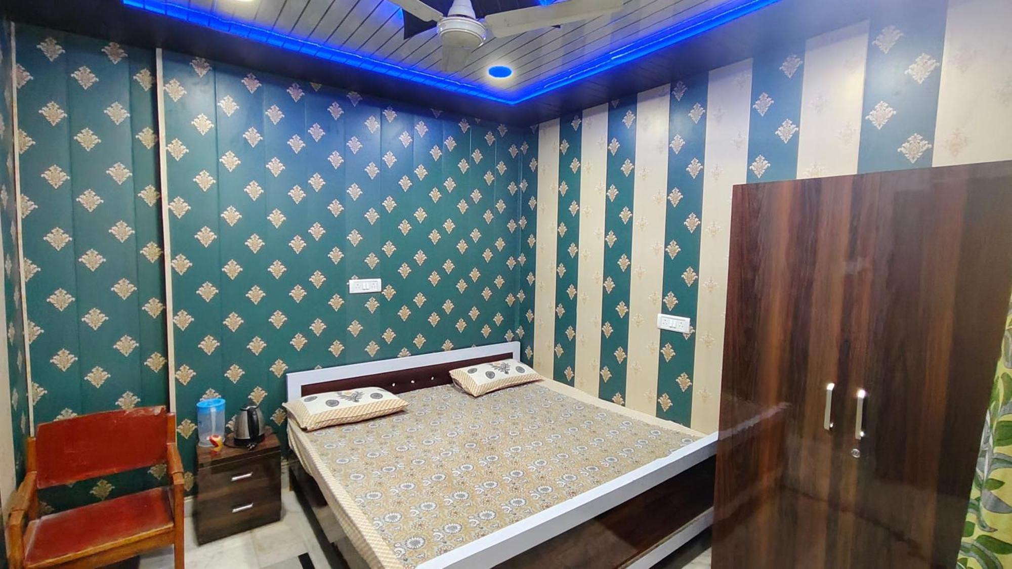 Hotel Raju Homestay Ayodhya 150 Meters From Shree Ram Janmbhoomi Temple 200 Meters From Ayodhya Dham Railway Station 외부 사진